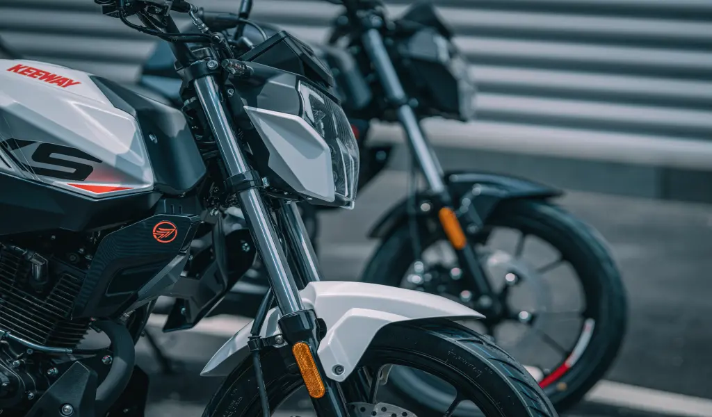 Keeway RKS 125: la naked compatta si rinnova per il 25° anniversario