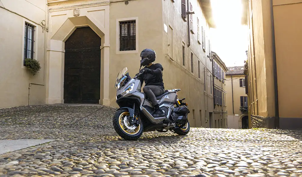 Keeway XDV 125 EVO Pro: lo scooter urban-adventure che domina Torino